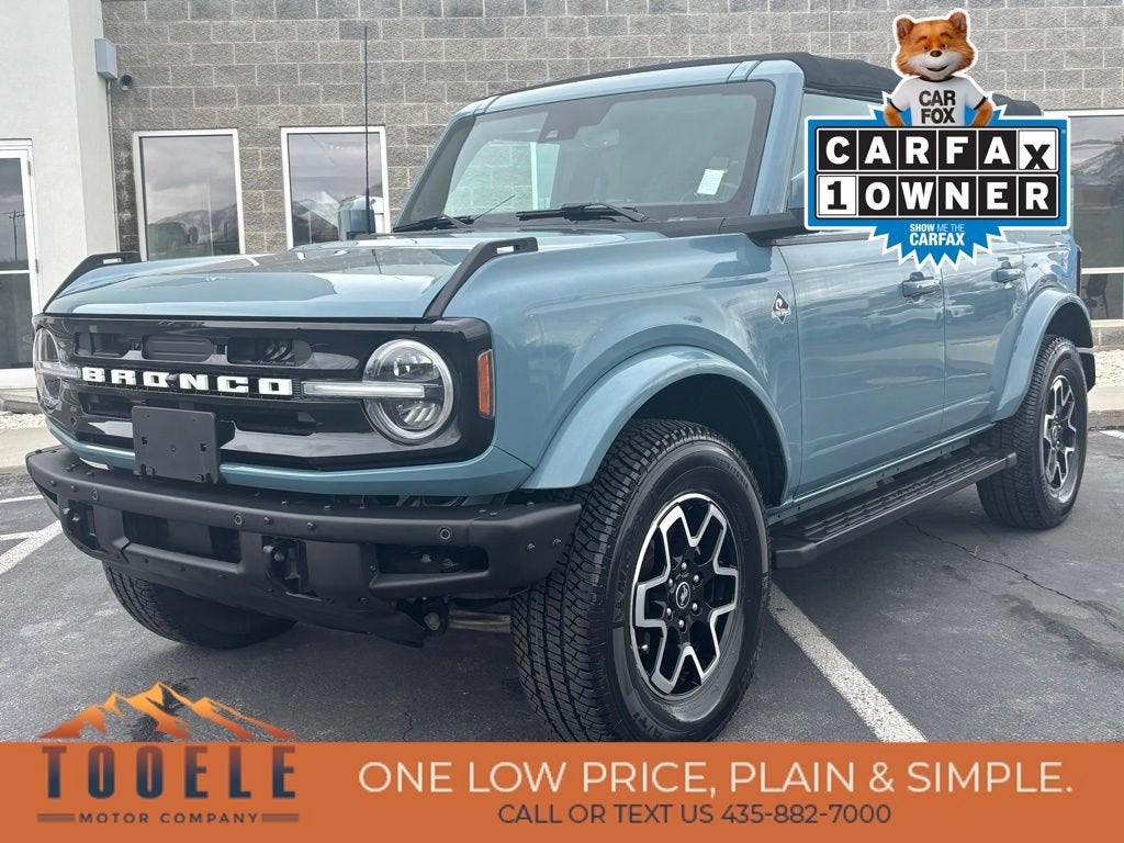 2022 Ford Bronco Outer Banks in Green — front three-quarter view