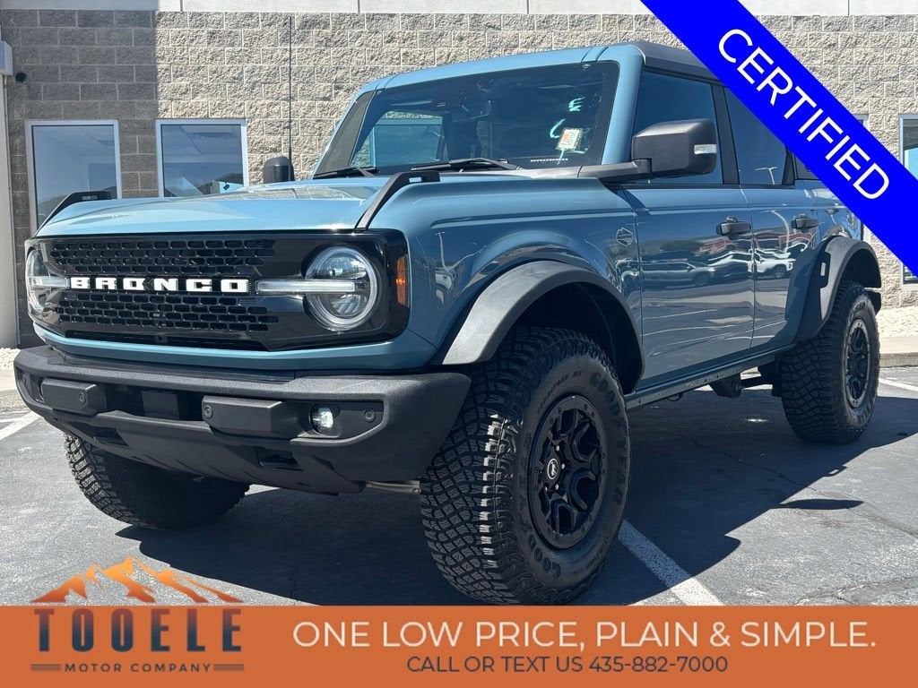 2022 Ford Bronco Wildtrak in Green — front three-quarter view