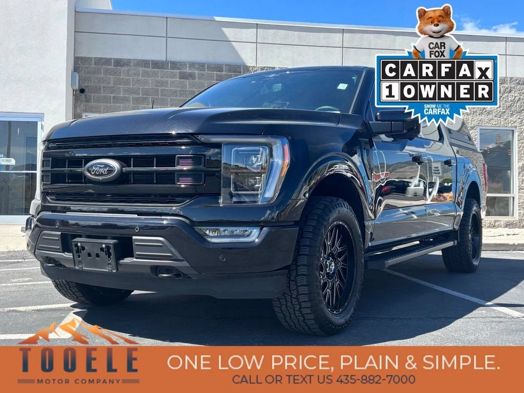 2023 Ford F-150 LARIAT in Black — front three-quarter view