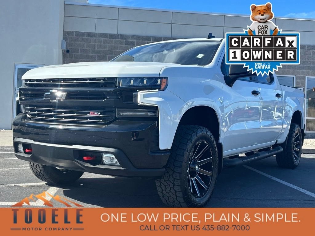 2021 Chevrolet Silverado 1500 LT Trail Boss in White — front three-quarter view