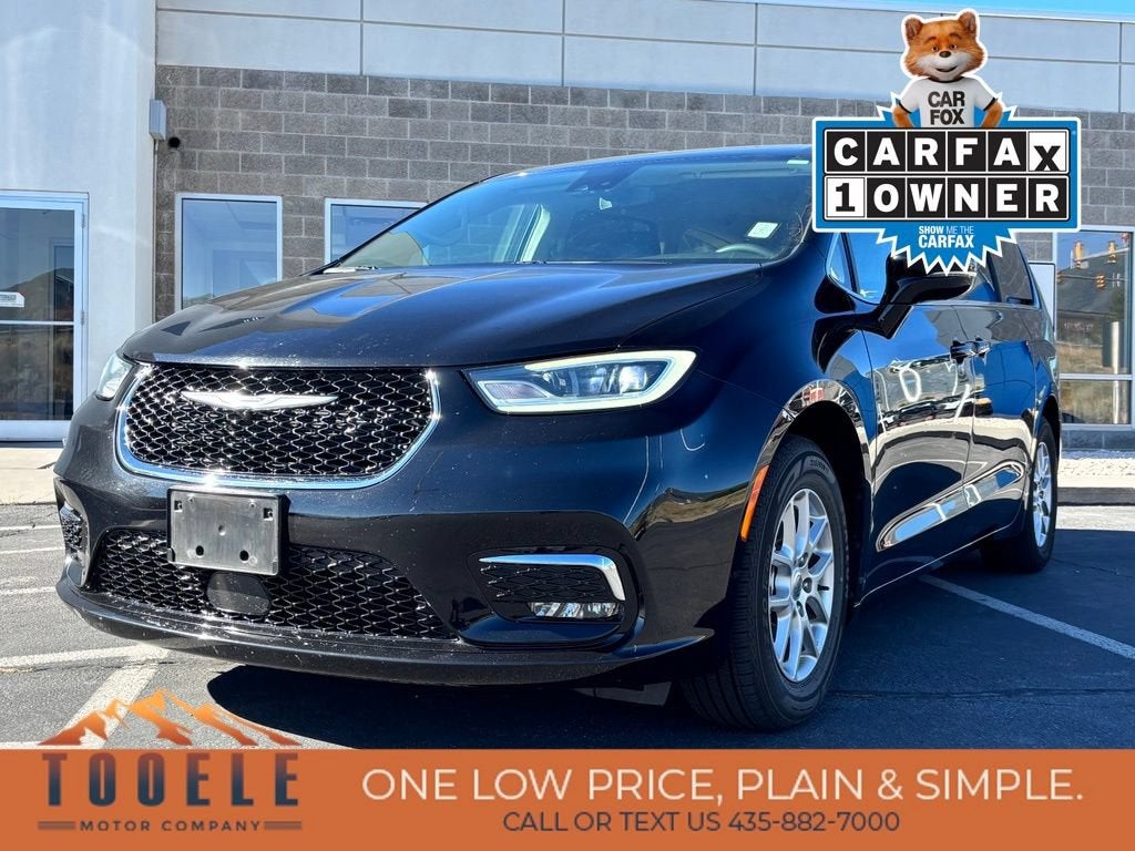 2024 Chrysler Pacifica Touring L in Black — front three-quarter view