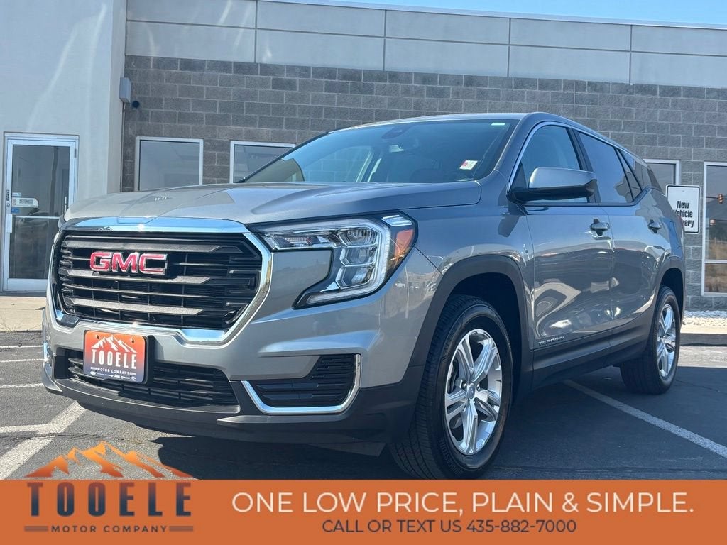 2024 GMC Terrain SLE in Sterling Metallic — front three-quarter view