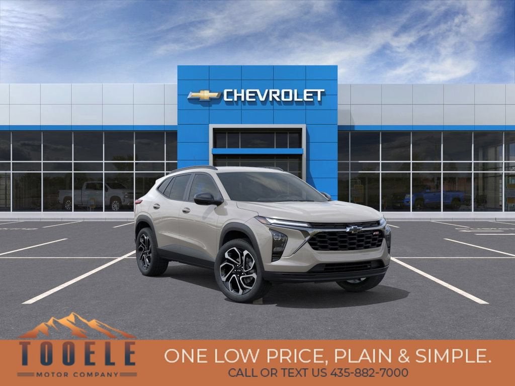 2026 Chevrolet Trax 2RS in White Sands — front three-quarter view