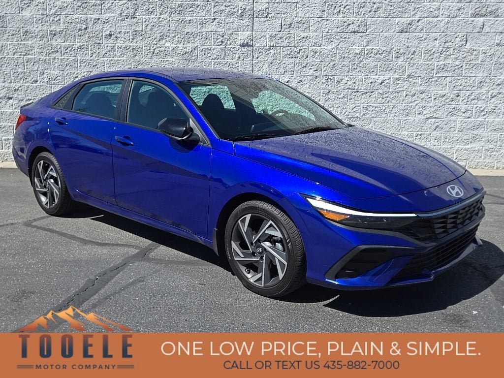 2025 Hyundai Elantra SEL Sport in Blue — front three-quarter view